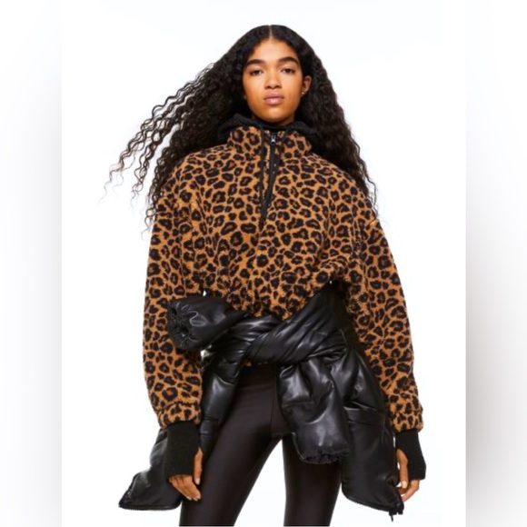 H&M Tops - H&M Teddy Bear Half-Zip Sweatshirt w/ leopard 🐆 print. Incredibly soft & cozy